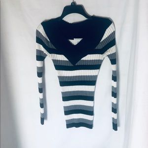 🦋LOVE BY DESIGN - Long Sleeve V Neck Sweater